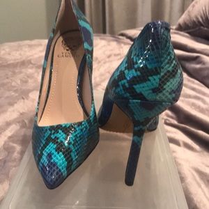 Blue snakeskin pumps
